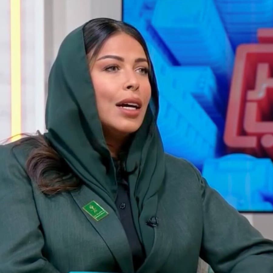 Mona  Almuhr